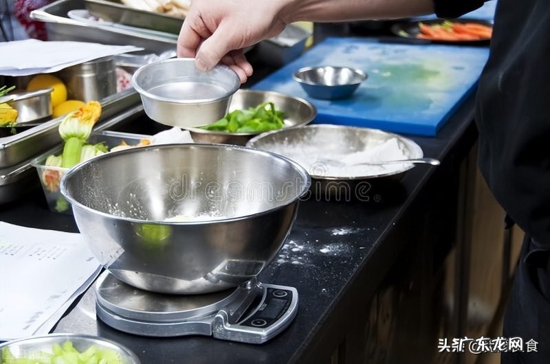 中西方饮食有何不同 为什么全世界只有中国人炒菜