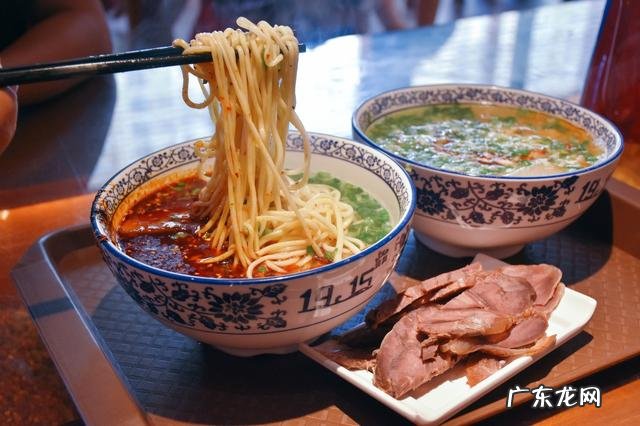 经典红木颜色的门 红柳木色门的风水讲究