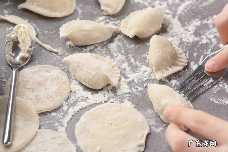 高筋面粉和低筋面粉有什么区别?教你面粉种类分辨方法