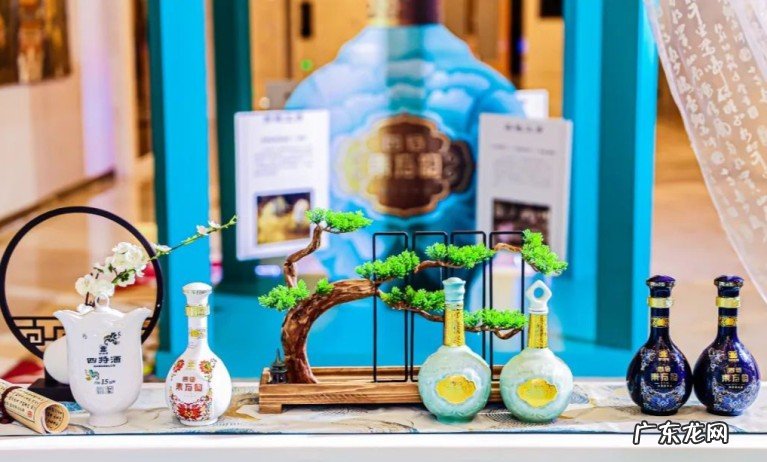 白酒十二种香型的品鉴方法，品鉴一瓶好酒时如何让自己更专业？