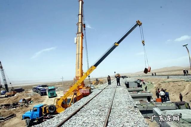 青藏铁路是怎样一条路 青藏铁路为什么是单轨道