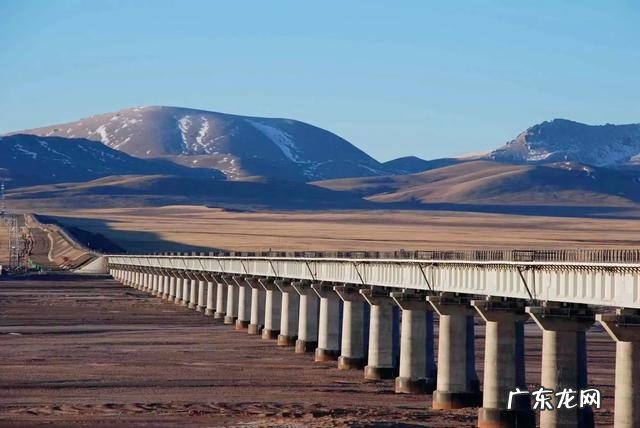 青藏铁路是怎样一条路 青藏铁路为什么是单轨道