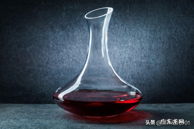 醒酒器有什么作用，何时使用葡萄酒醒酒器呢？