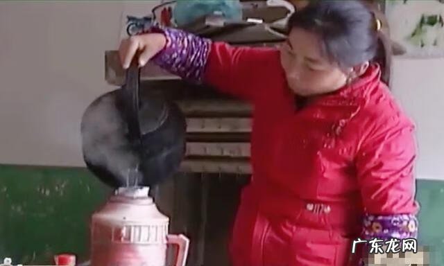 床头放一盆水有什么说法 床头放两瓶水的风水说法