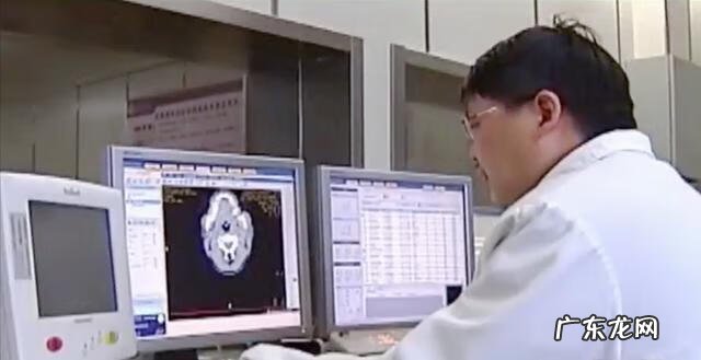 床头放一盆水有什么说法 床头放两瓶水的风水说法