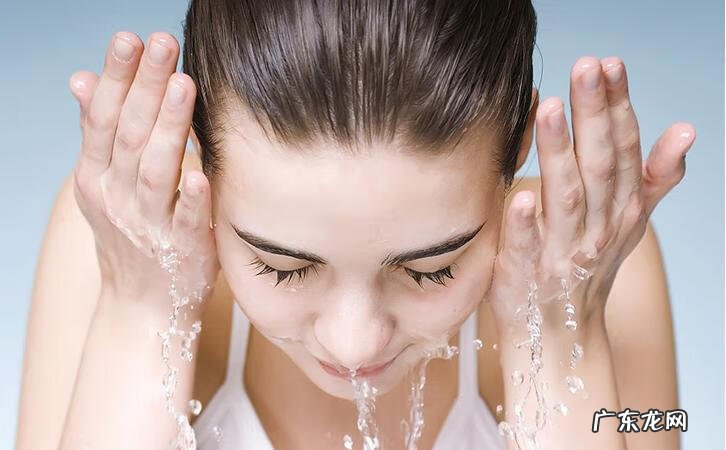 洗面奶一天用几次合适