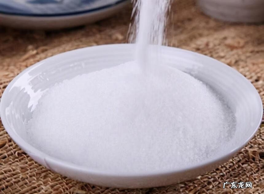 盐洗脸有什么好处和坏处 用盐洗脸好不好呀