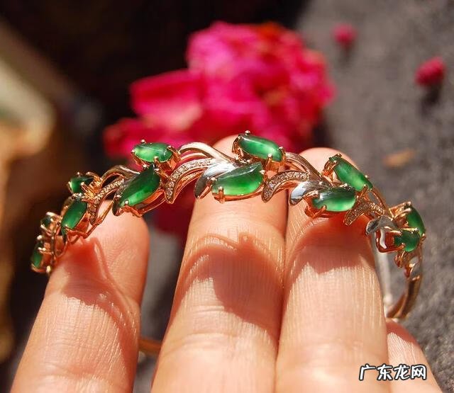 红玛瑙风水功效 玛瑙镯子风水寓意