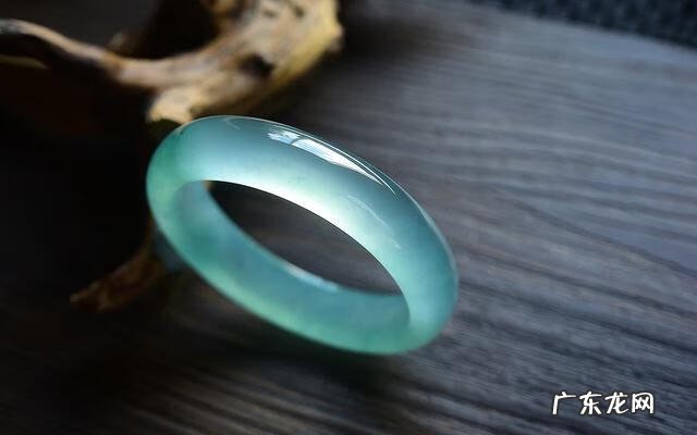 红玛瑙风水功效 玛瑙镯子风水寓意