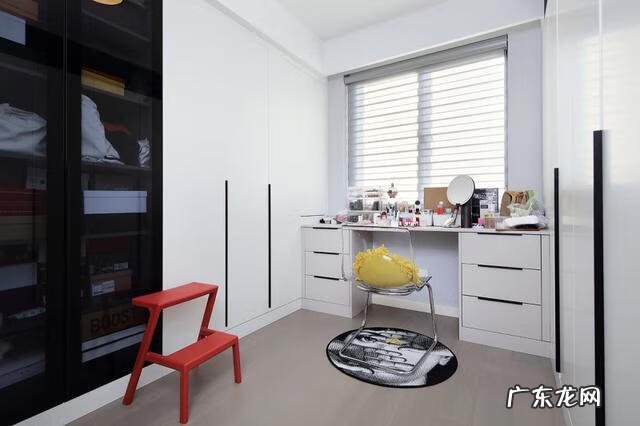 南卧室窗帘的颜色风水 北卧深蓝色窗帘风水