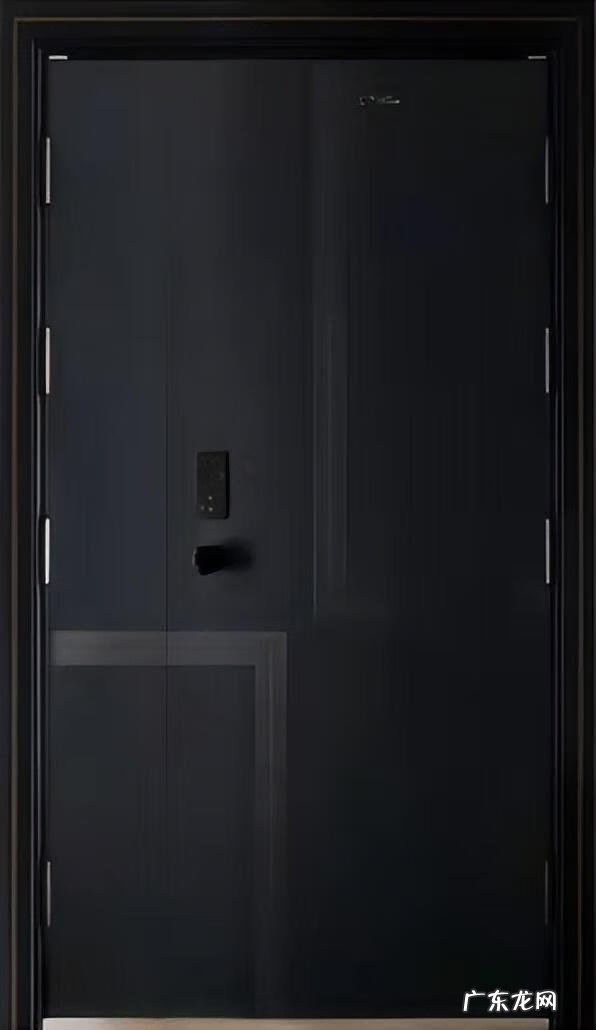 防盗门上油漆拉丝怎么做 黑铜拉丝防盗门好吗?