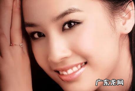 耳垂旁边长了个肉疙瘩 耳垂小有肉