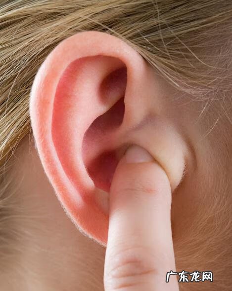 耳垂旁边长了个肉疙瘩 耳垂小有肉