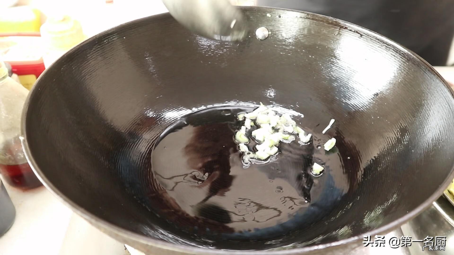 鸡蛋怎样炒又嫩又好吃 鸡蛋怎么炒好吃