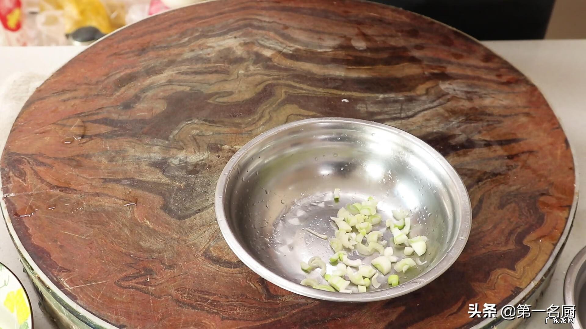 鸡蛋怎样炒又嫩又好吃 鸡蛋怎么炒好吃