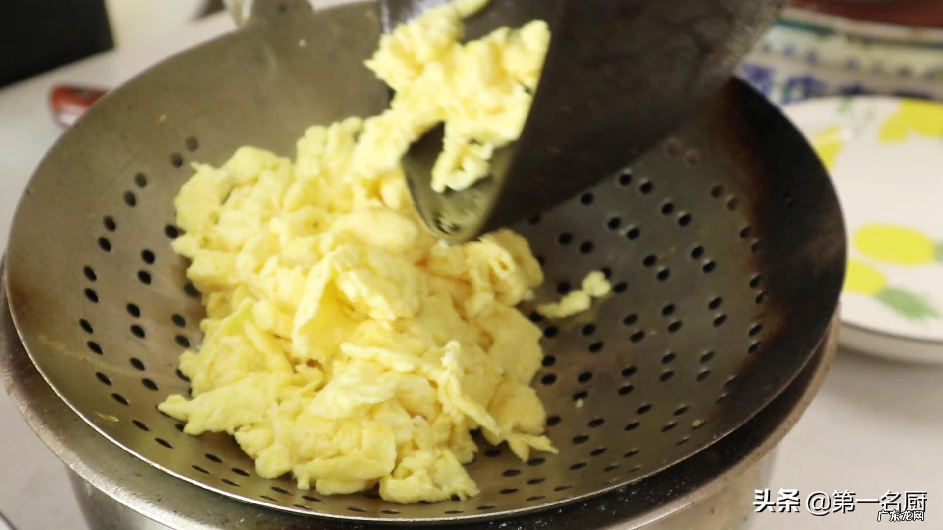 鸡蛋怎样炒又嫩又好吃 鸡蛋怎么炒好吃
