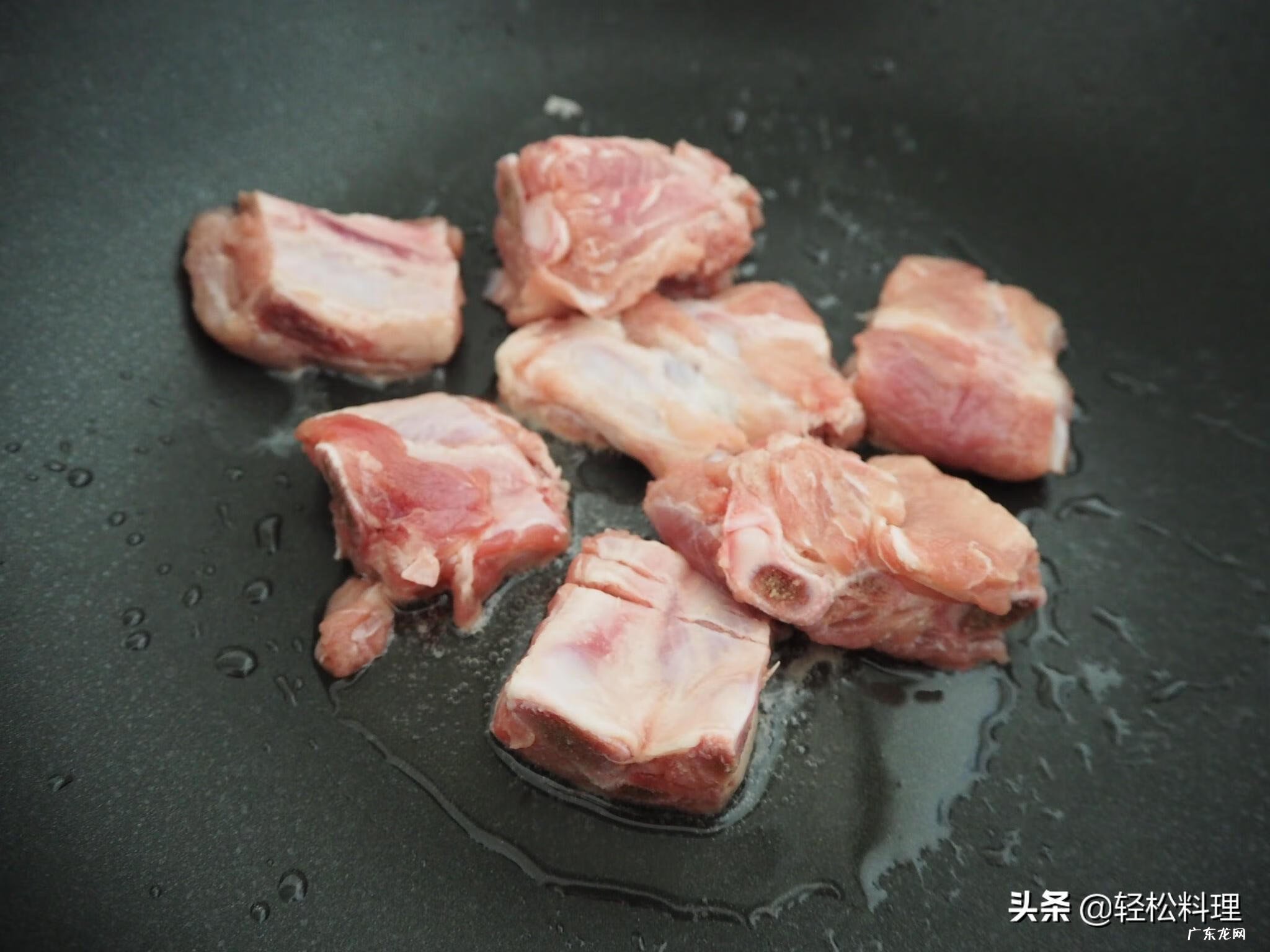 广东莲藕排骨汤的材料 莲菜排骨汤有什么好处