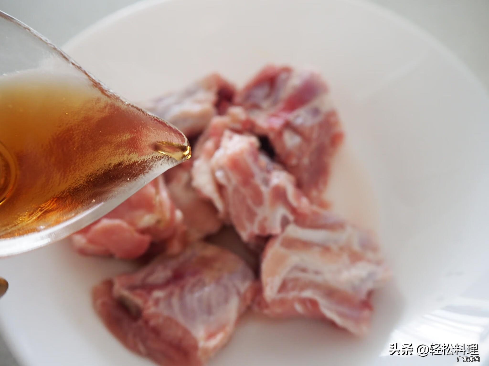 广东莲藕排骨汤的材料 莲菜排骨汤有什么好处