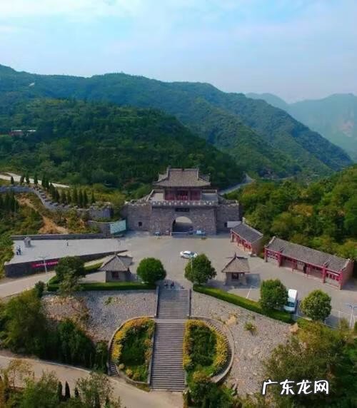 飞越航拍风水 航拍大山里的风水大师