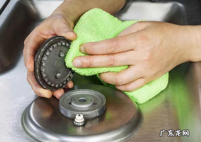 教你2招解决红色火焰问题 厨房燃气灶红火是什么原因及处理方法