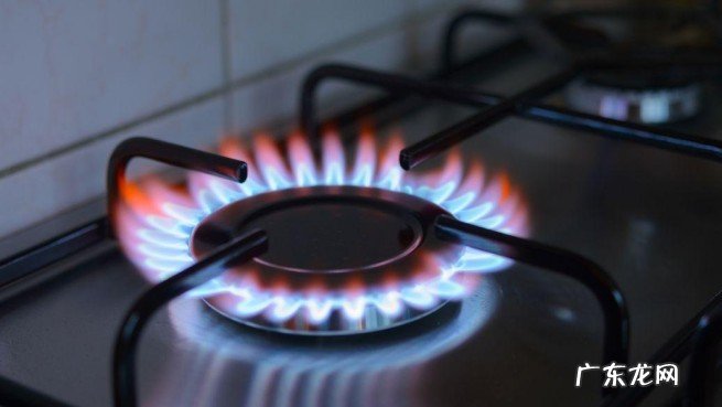 教你2招解决红色火焰问题 厨房燃气灶红火是什么原因及处理方法