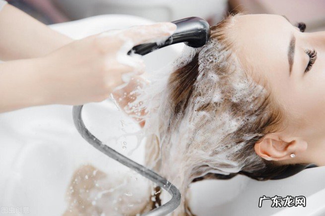 头发上搓一搓啤酒妙用真不错 用啤酒可以洗头发吗