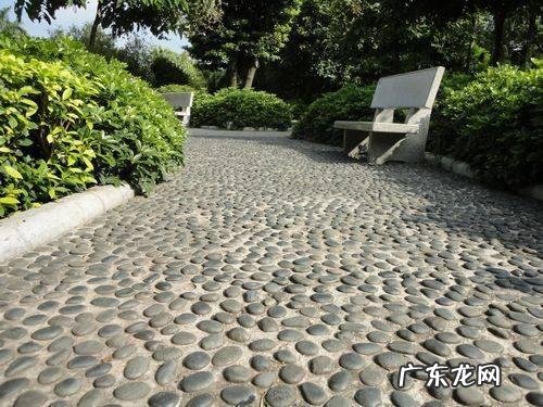 八块鹅卵石的风水作用 黑色鹅卵石的风水用途