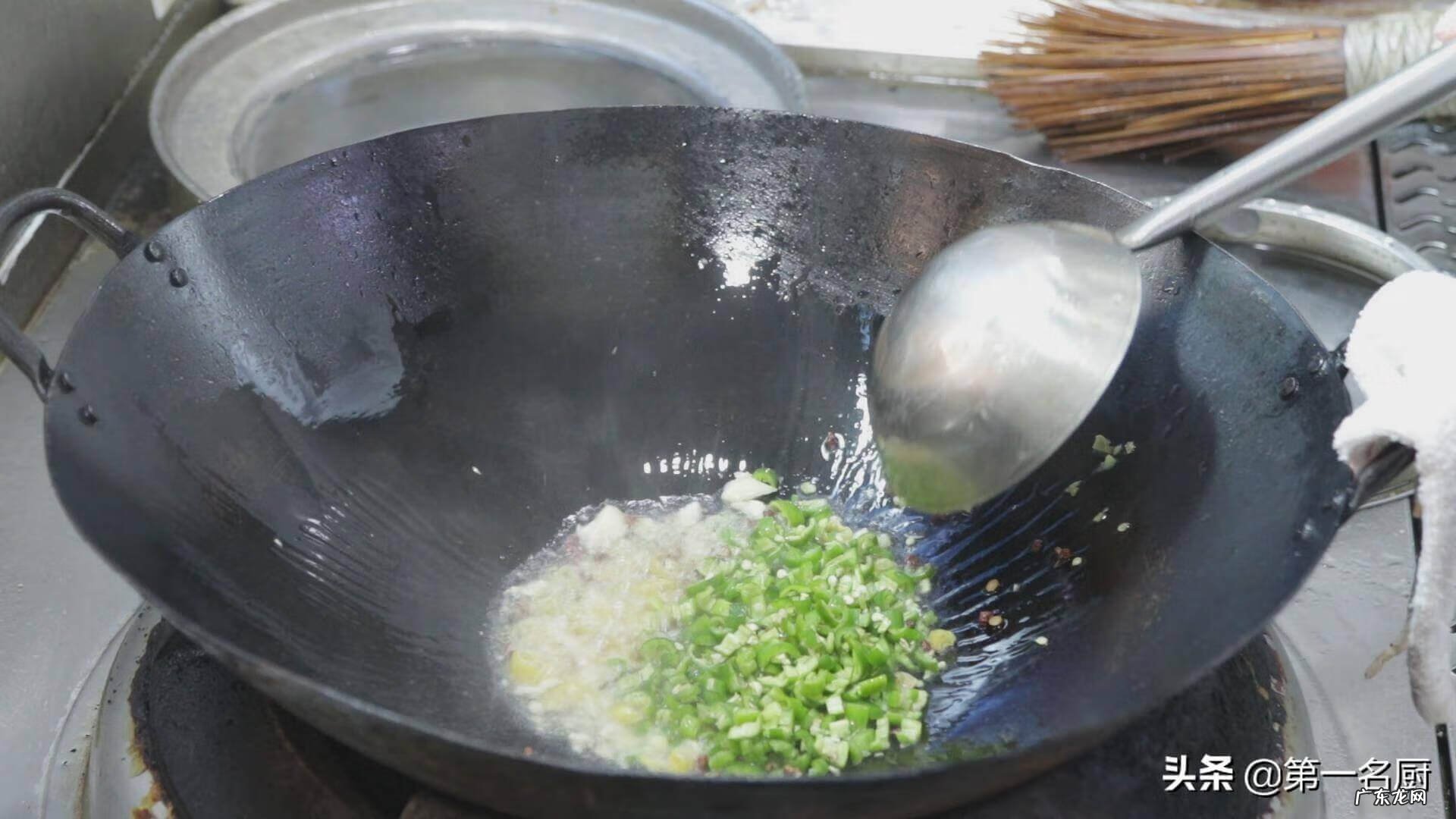 鲤鱼怎么蒸着吃好吃 鲤鱼怎么做好吃又嫩