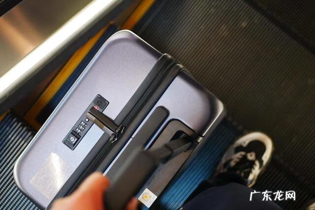 拉杆箱买什么颜色好风水 行李箱什么颜色好风水