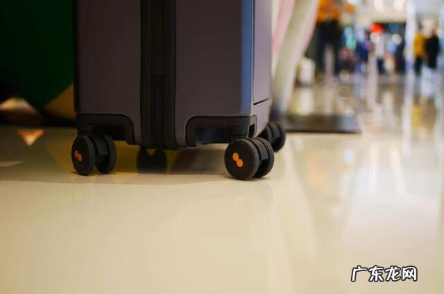 拉杆箱买什么颜色好风水 行李箱什么颜色好风水