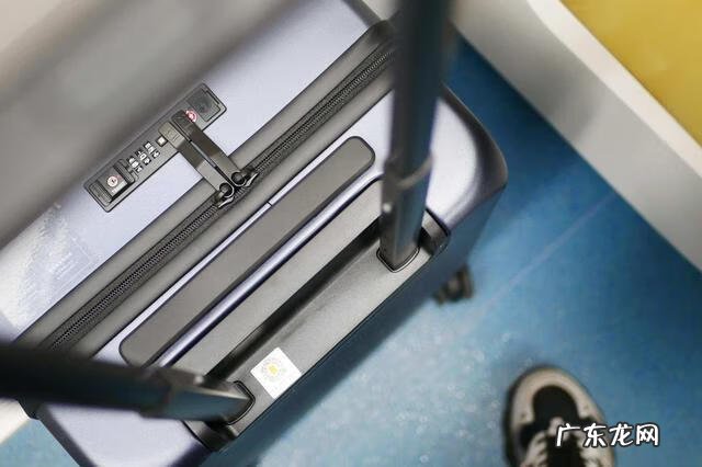 拉杆箱买什么颜色好风水 行李箱什么颜色好风水