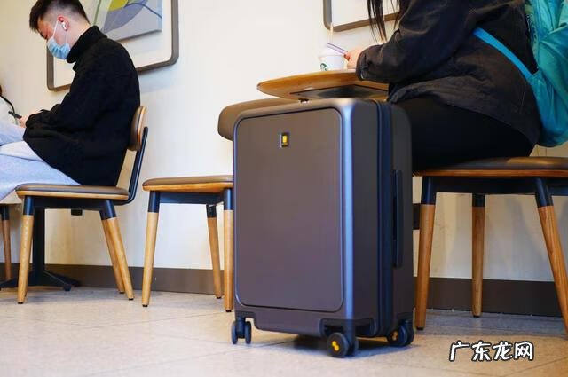 拉杆箱买什么颜色好风水 行李箱什么颜色好风水