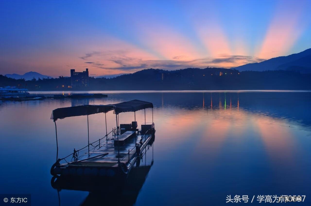 与金光闪闪类似的词语 金光闪闪类似的词语有几个