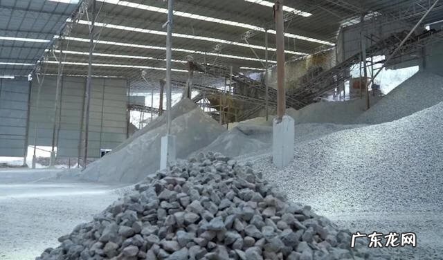 摆件石头放在什么位置好 3个山头的石头风水摆件图片