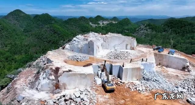 摆件石头放在什么位置好 3个山头的石头风水摆件图片