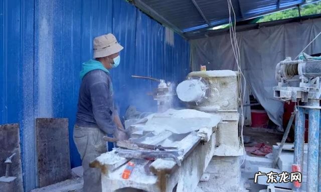 摆件石头放在什么位置好 3个山头的石头风水摆件图片