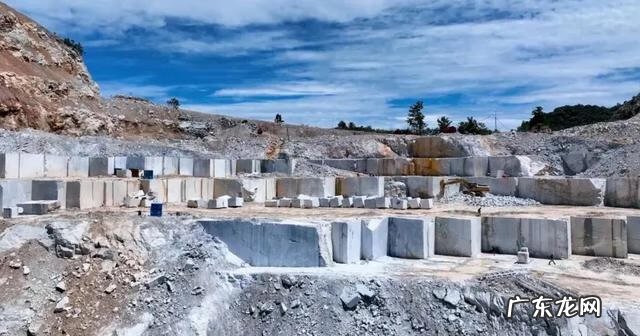 摆件石头放在什么位置好 3个山头的石头风水摆件图片