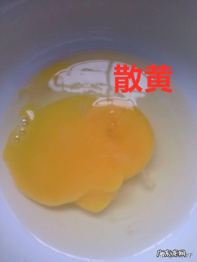 小知识：鸡蛋壳上有黑色斑点能吃吗 蛋壳上有斑是正常的吗