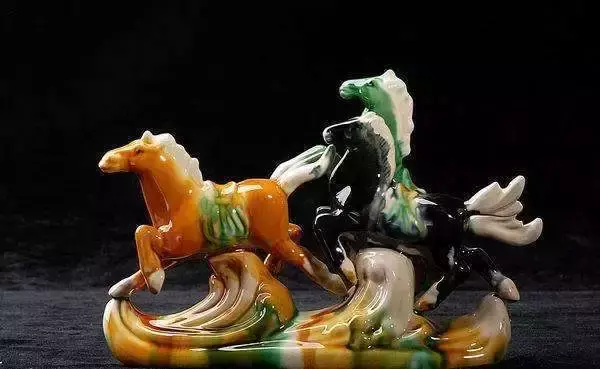 唐三彩釉色哪三彩 唐三彩是基本釉色