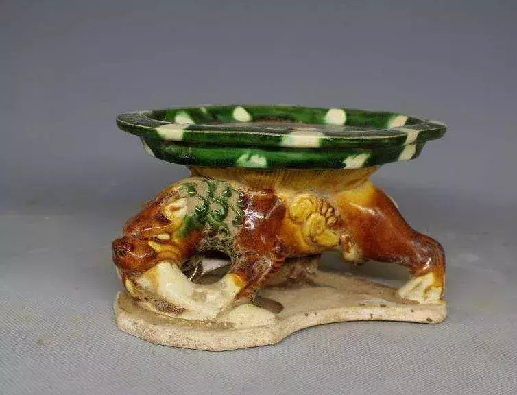 唐三彩釉色哪三彩 唐三彩是基本釉色