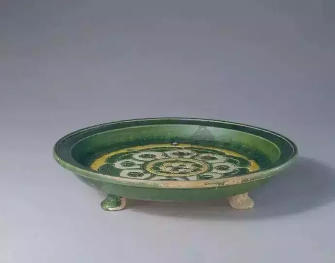 唐三彩釉色哪三彩 唐三彩是基本釉色