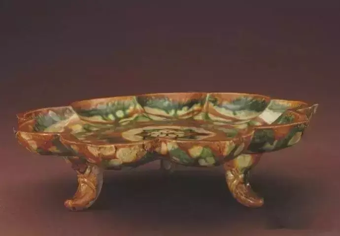 唐三彩釉色哪三彩 唐三彩是基本釉色