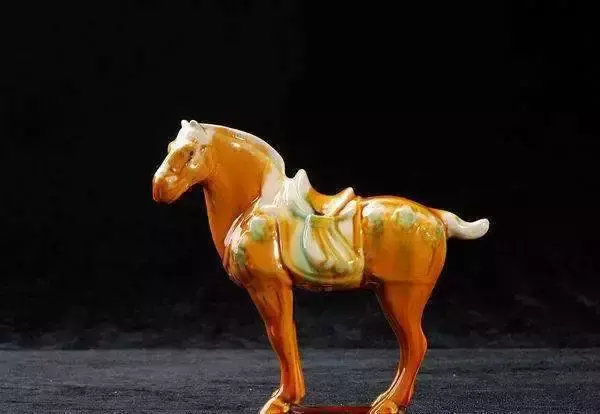 唐三彩釉色哪三彩 唐三彩是基本釉色