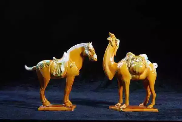 唐三彩釉色哪三彩 唐三彩是基本釉色