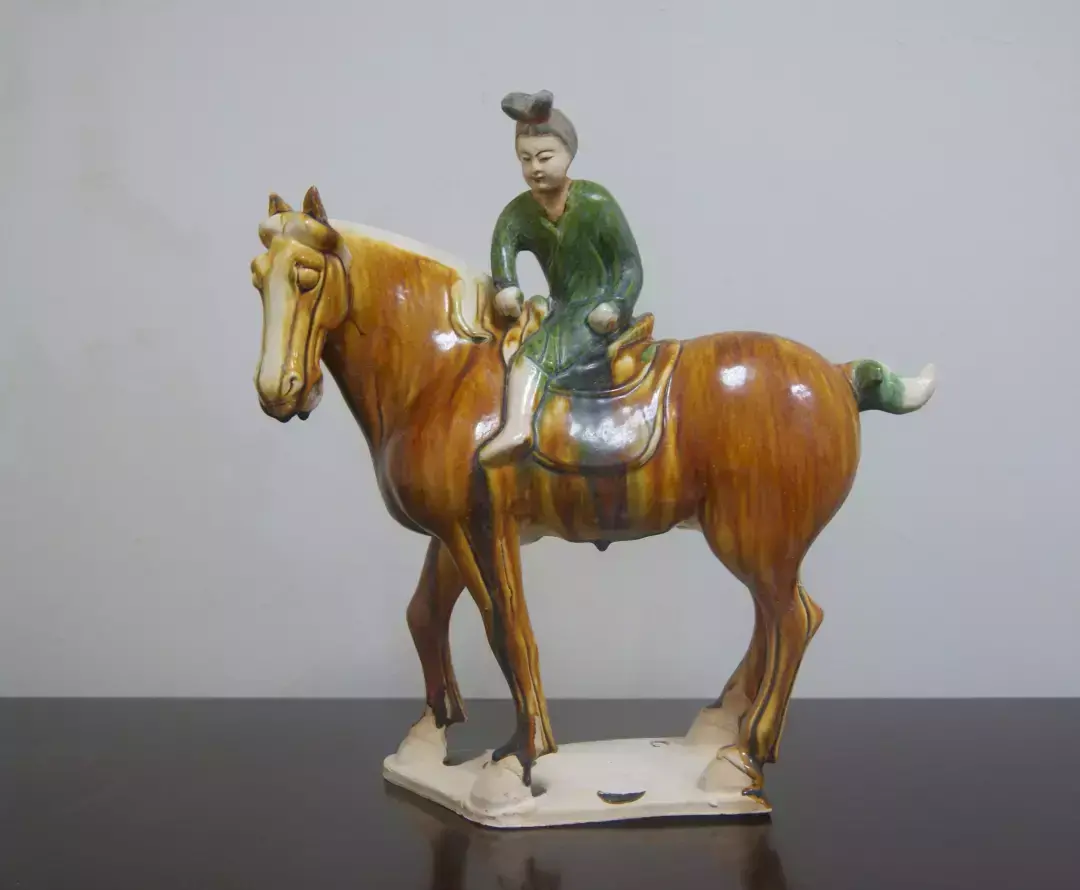 唐三彩釉色哪三彩 唐三彩是基本釉色