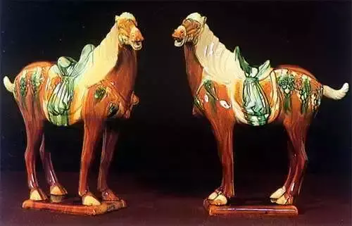 唐三彩釉色哪三彩 唐三彩是基本釉色