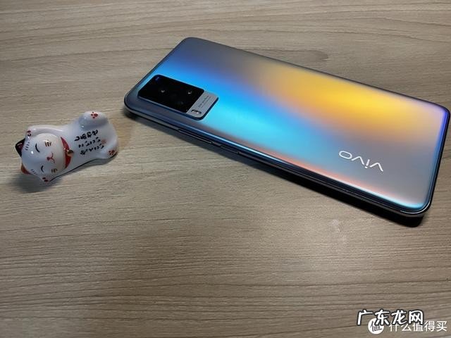 vivo手机x60的配置参数介绍 目前vivo x60现在还值得买不