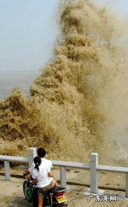 钱塘江大潮形成的原因是什么 钱塘江观潮最佳时间和地点介绍