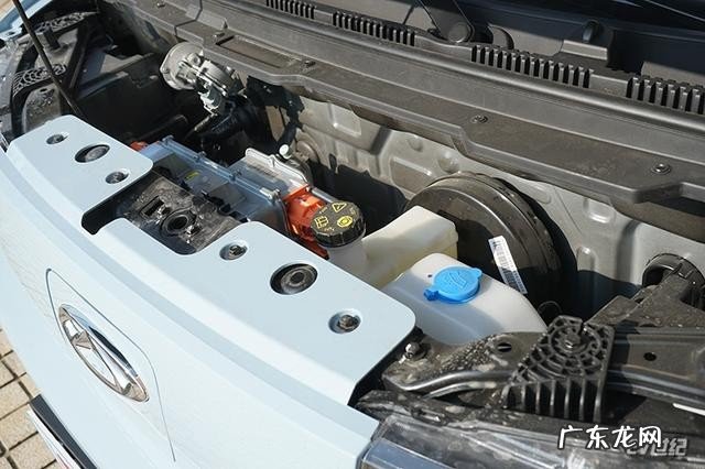 奇瑞qq冰淇淋圣代配置及车型 奇瑞新能源冰淇淋qq电动汽车怎么样