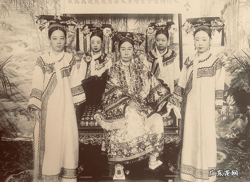 梦里梦见好多坟墓 梦到很多坟墓和棺材